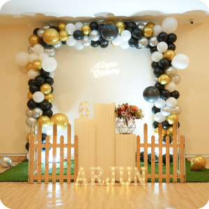 Themed Décor & Goodie Bags