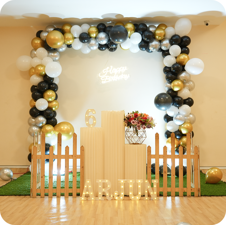 Themed Décor & Goodie Bags
